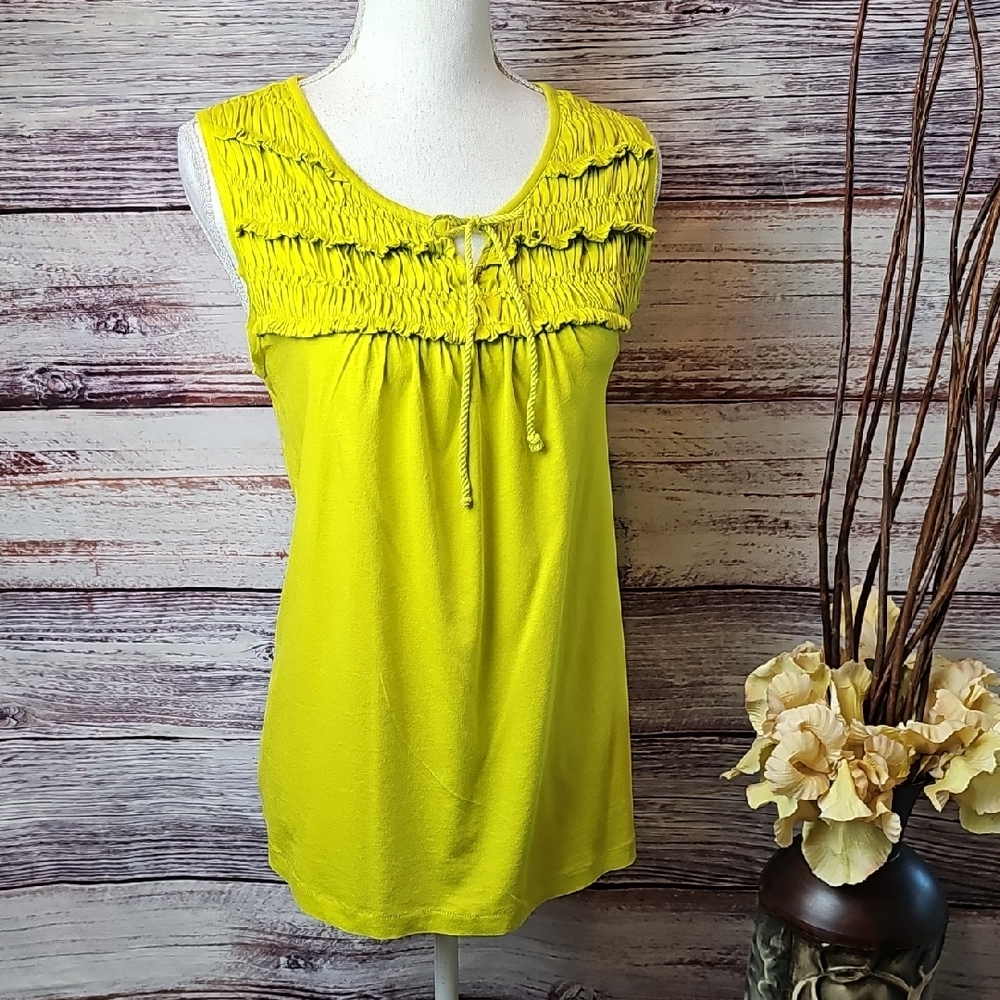 ANN TAYLOR LOFT GREEN YELLOW SLEEVELESS RUFFLE FRONT PULLOVER KNIT TOP